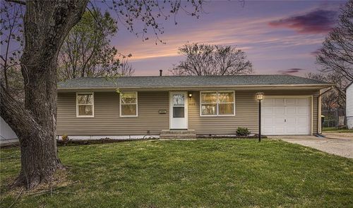 8625 E 97th Ter, Kansas City, MO, 64134-1835 | Card Image