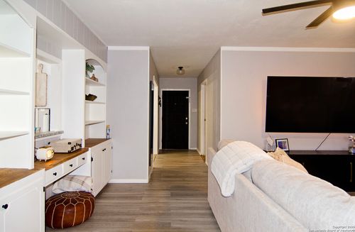 1405 Palo Blanco Cir, Beeville, TX, 78102-2923 | Card Image