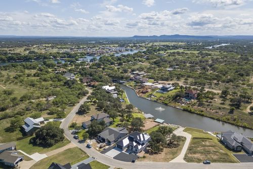 218 Sleepy Oaks Dr, Kingsland, TX, 78639-2047 | Card Image