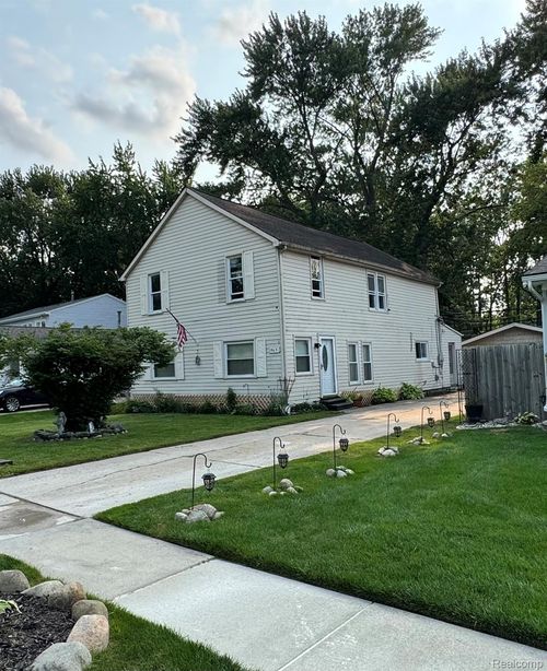 39691 Detroit St, Harrison Twp, MI, 48045-1837 | Card Image
