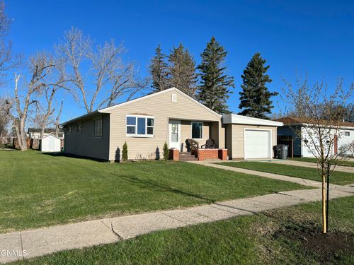 712 1st St Se, Crosby, ND, 58730-3323 | Card Image