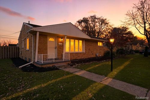 22005 Wilmot Ave, Eastpointe, MI, 48021-2501 | Card Image