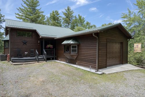 140 Apache Trl, Mountain City, TN, 37683-2240 | Card Image