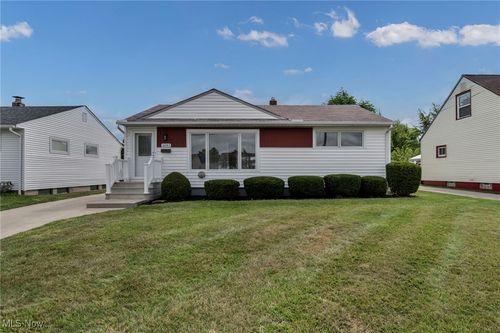 6083 Mercer Dr, Brook Park, OH, 44142-3037 | Card Image