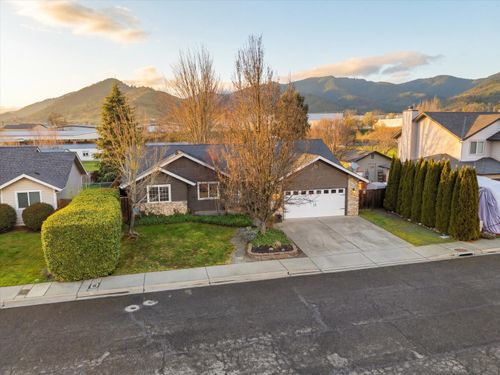 2074 Kayleigh Way, Grants Pass, OR, 97526-3998 | Card Image