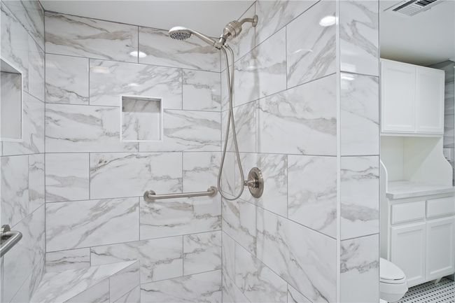 Master Bathroom | Image 41