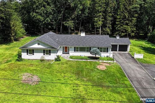 47 Twin Brooks Rd, Saddle River, NJ, 07458-3322 | Card Image