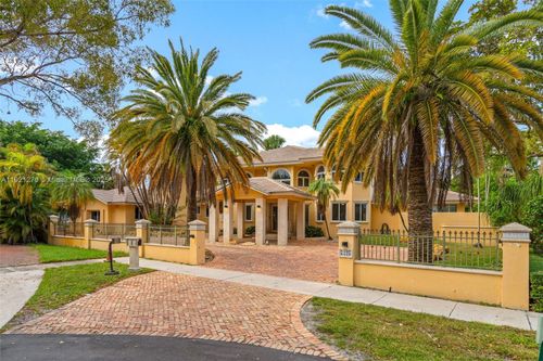 7225 Gleneagle Dr, Miami Lakes, FL, 33014-6513 | Card Image