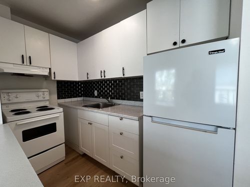 16-102 Greensides Ave, Toronto, ON, M6G3P7 | Card Image