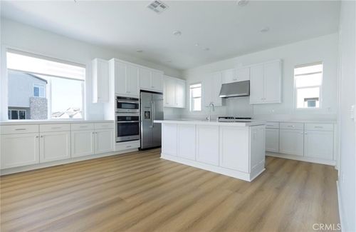 340 Tank, Irvine, CA, 92618-1462 | Card Image