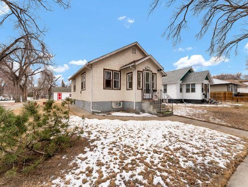 401 3 St Nw, Medicine Hat, AB, T1A6L2 | Card Image