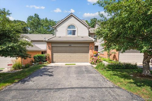 840 Woodridge Hills Dr, Brighton, MI, 48116-2402 | Card Image