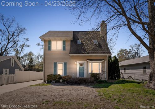 2375 Lakeside Dr, Highland, MI, 48356-2427 | Card Image