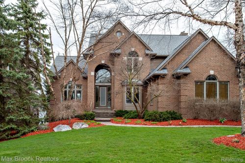 7080 Colony Dr, West Bloomfield, MI, 48323-1120 | Card Image