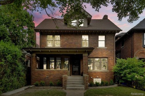 1794 Seyburn St, Detroit, MI, 48214-2452 | Card Image