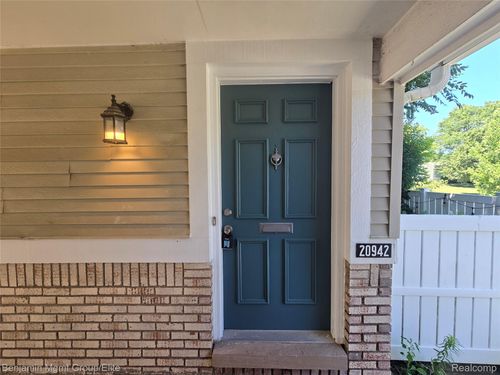 20942 W Glen Haven Cir, Northville, MI, 48167-2408 | Card Image