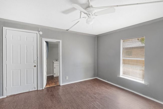 305 W Waco St, Home with 5 bedrooms, 3 bathrooms and 6 parking in Ennis TX | Image 19