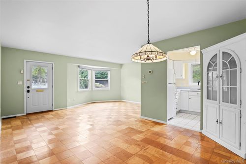 apt-a-2 Hampton Ct, Yorktown Heights, NY, 10598-1422 | Card Image