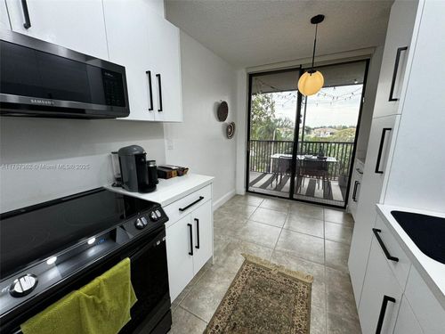 apt-308-900 Ne 195th St, Miami, FL, 33179-3452 | Card Image
