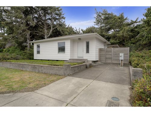 88352 1st Ave, Florence, OR, 97439-9110 | Card Image