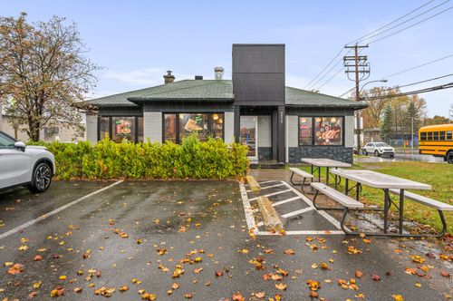 8975 Boul De L'Ormière, Québec, QC, G2C1C4 | Card Image