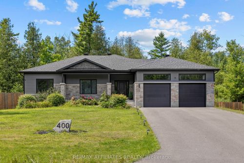 400 Cinnamon Cres, Kinburn, ON, K0A2H0 | Card Image