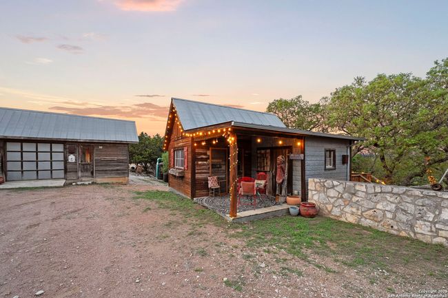 110 Apacheria Pass W, House other with 3 bedrooms, 3 bathrooms and null parking in Comfort TX | Image 14
