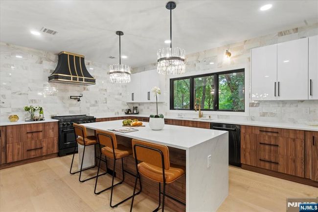 45 Riverview Ter, House other with 6 bedrooms, 6 bathrooms and null parking in Mahwah NJ | Image 8