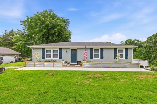 240 S 100th St, Edwardsville, KS, 66111-1426 | Card Image