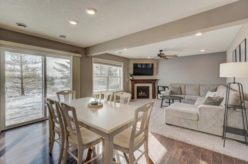 9985 5th Street Ln N, Lake Elmo, MN, 55042-2002 | Card Image