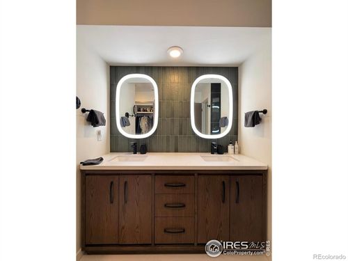 1324 Zenobia St, Denver, CO, 80204-1038 | Card Image