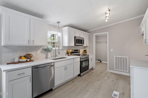 109 Loy Ct, Fuquay Varina, NC, 27526-8806 | Card Image