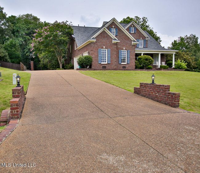 Distinguished Driveway Entrance | Image 4