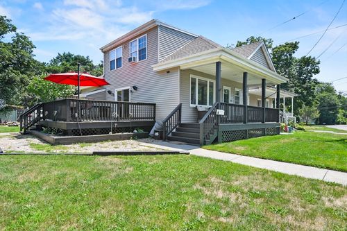 3 Noyer St, Acushnet, MA, 02743-1622 | Card Image