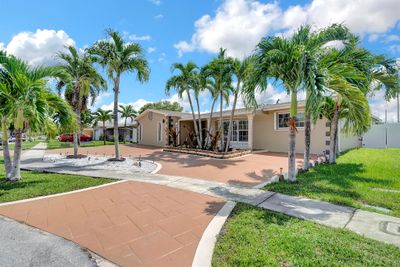 301 Nw 93rd Avenue, House other with 3 bedrooms, 2 bathrooms and null parking in Pembroke Pines FL | Image 2