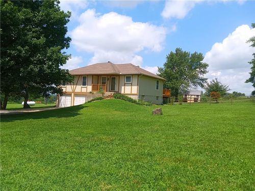 13438 Mcintyre Rd, Leavenworth, KS, 66048-7268 | Card Image