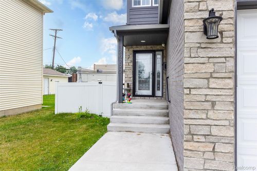 26790 Brush St, Madison Heights, MI, 48071-3521 | Card Image