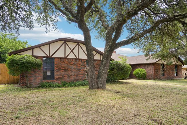 338 S Stewart Ave, Home with 6 bedrooms, 4 bathrooms and 4 parking in Lancaster TX | Image 4