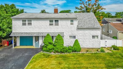 50 Serpentine Lane, House other with 6 bedrooms, 2 bathrooms and null parking in Levittown NY | Image 1