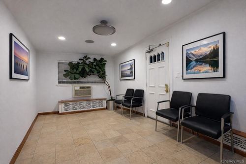 retail-office-23-02 29 Street, New York, NY, 11105 | Card Image