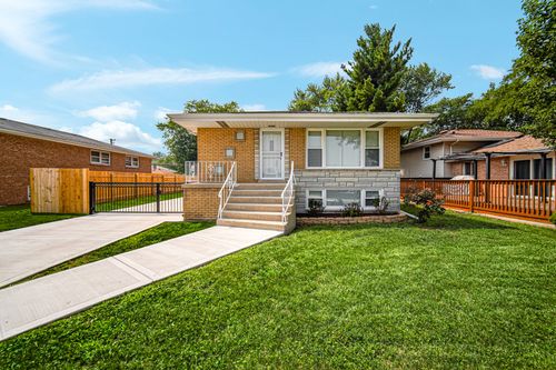 7604 S Oconto Ave, Bridgeview, IL, 60455-1323 | Card Image