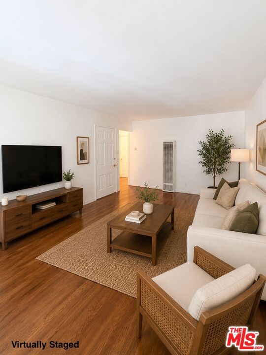 Residential Lease in Valley Village 4