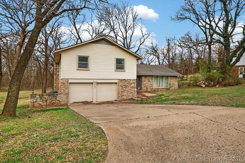 837 Winding Way, Bartlesville, OK, 74006-4437 | Card Image