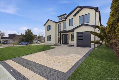 19 Arrow Ln, Hicksville, NY, 11801-4451 | Card Image