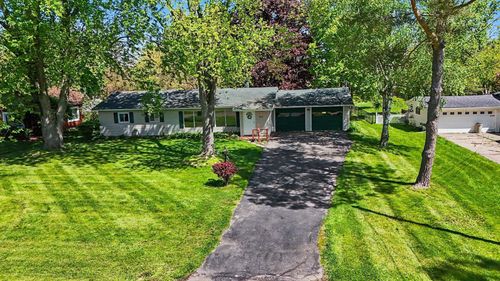 521 Rust Park Dr, Grand Blanc, MI, 48439-1048 | Card Image