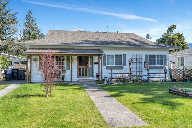 477 3 Rd Avenue, House other with 3 bedrooms, 2 bathrooms and 4 parking in Hope BC | Image 2
