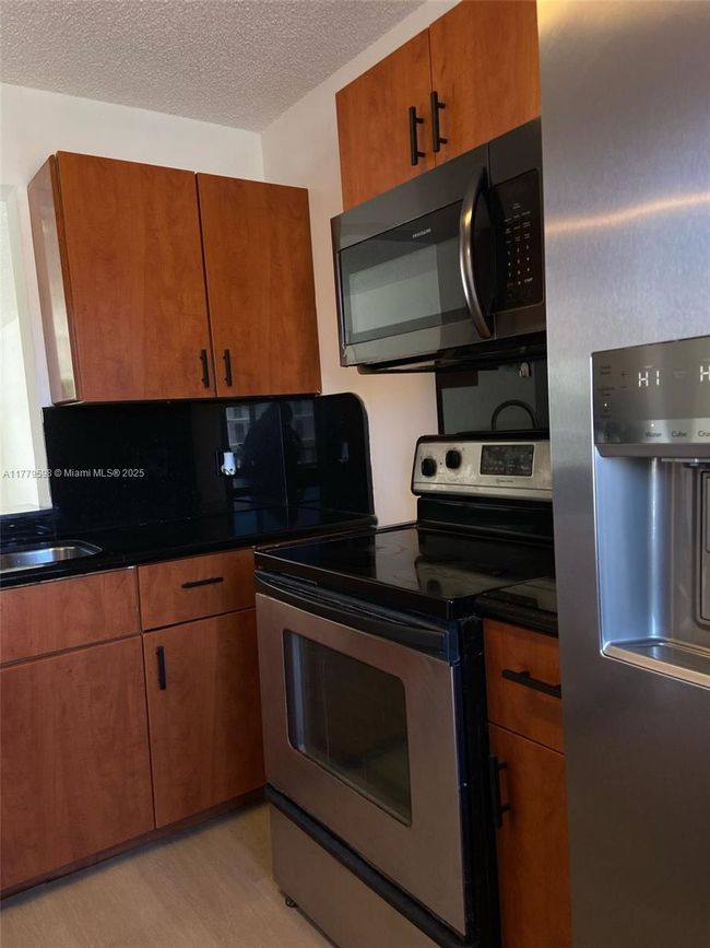 APT-305 - 8740 N Sherman Cir, Condo with 2 bedrooms, 2 bathrooms and null parking in Miramar FL | Image 10