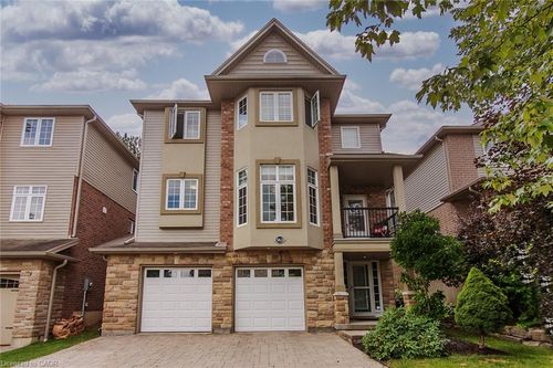 563 Woolgrass Ave, Waterloo, ON, N2V2Y2 | Card Image
