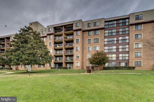 apt-209-10300 Bushman Dr, OAKTON, VA, 22124-2825 | Card Image