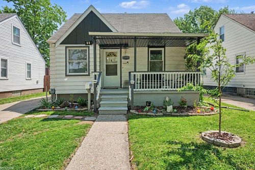 22076 Tuscany Ave, Eastpointe, MI, 48021-2549 | Card Image